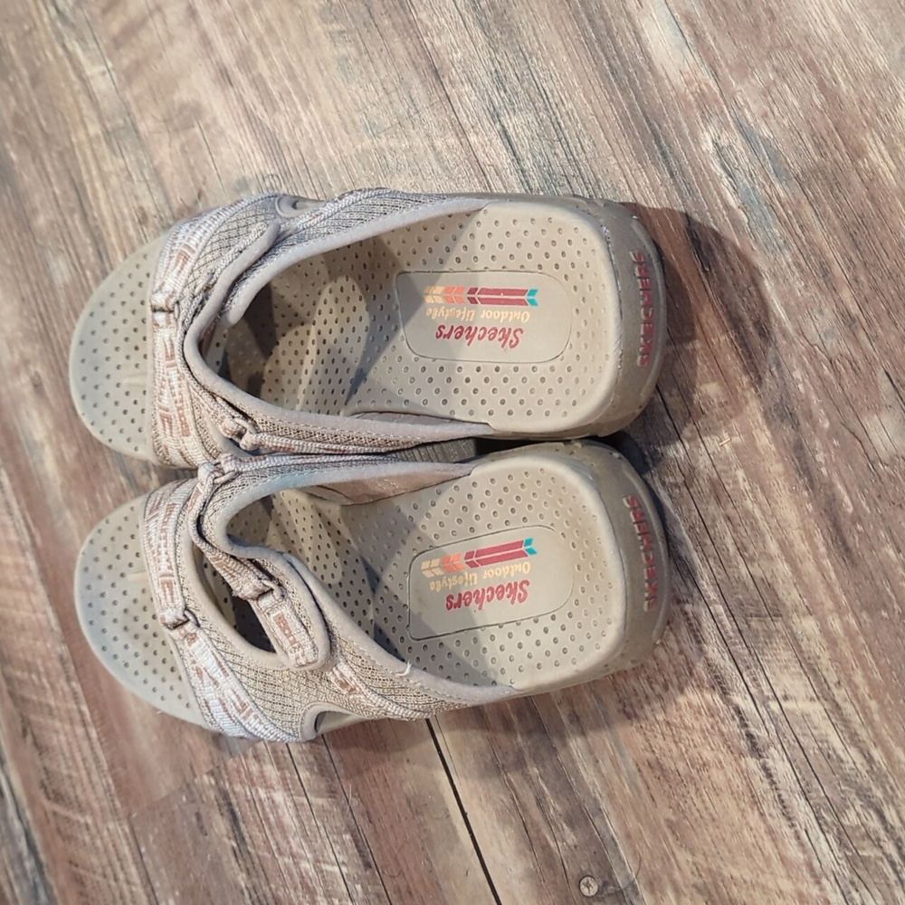 Woman's size 7 Skechers sandals - Picture 4 of 6